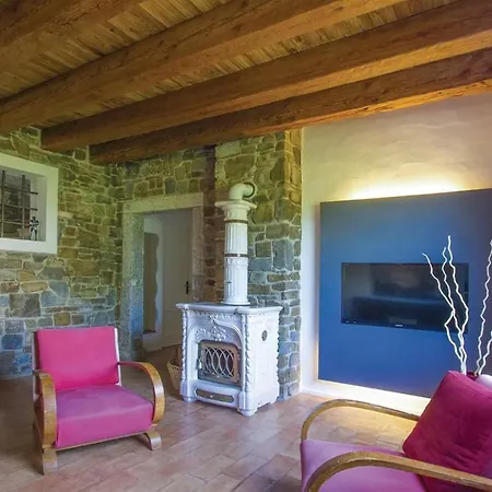 - Casa Roncus Capriva del Friuli