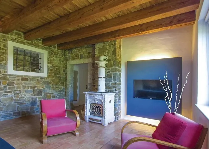 - Casa Roncus Capriva del Friuli