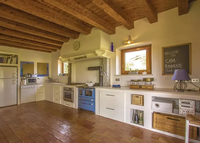 Nyaraló - Casa Roncus *